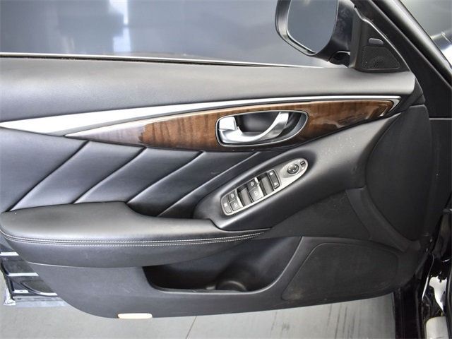 2016 Infiniti Q50 3.0t Premium AWD photo 4