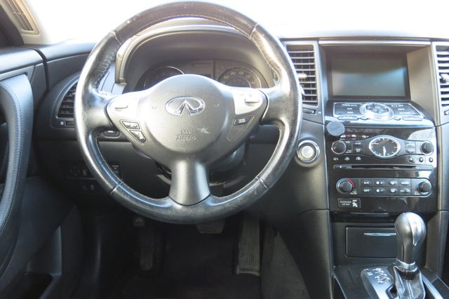 2016 INFINITI QX70 AWD 4dr - 22987192 - 19