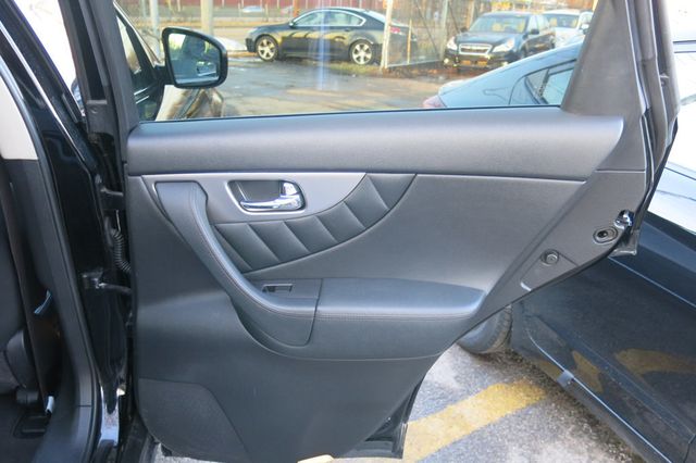 2016 INFINITI QX70 AWD 4dr - 22987192 - 51