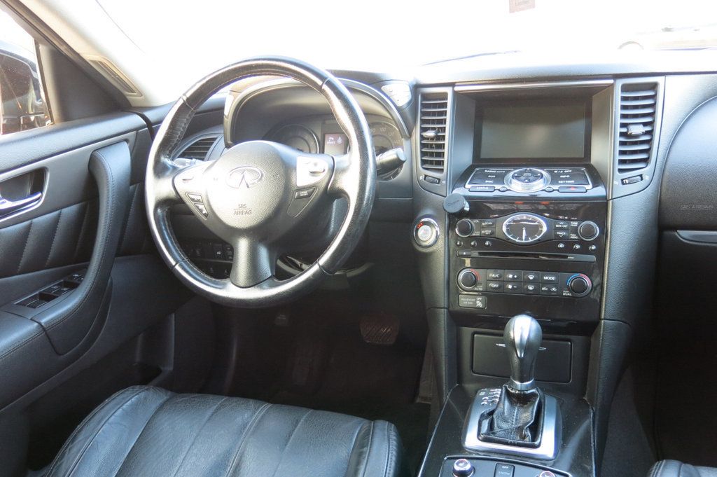 2016 INFINITI QX70 AWD 4dr - 22987192 - 54