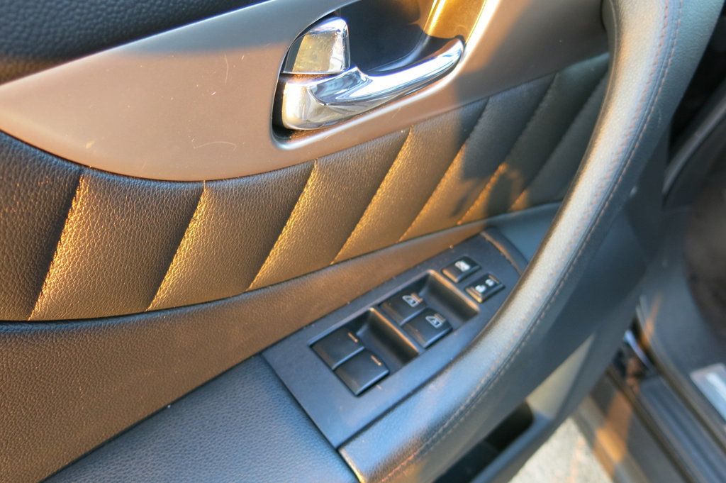 2016 INFINITI QX70 AWD 4dr - 22987192 - 61