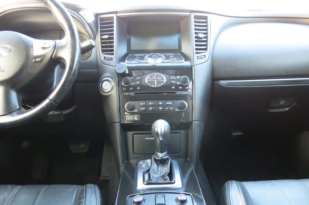 2016 INFINITI QX70 AWD 4dr - 22987192 - 71