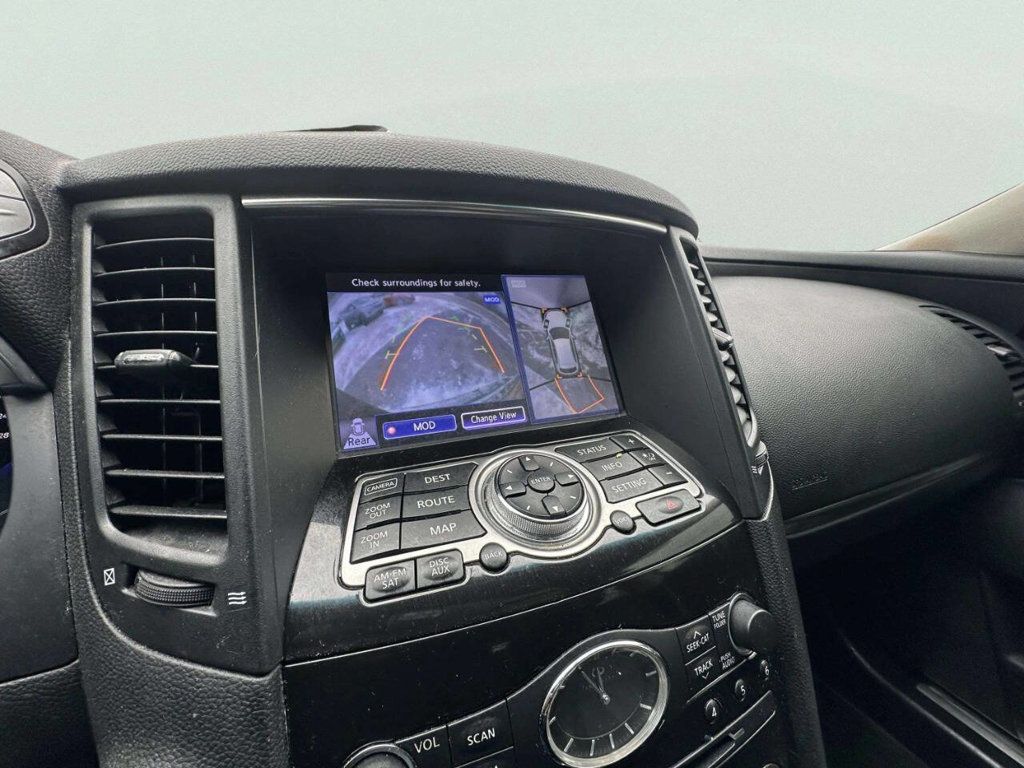 2016 INFINITI QX70 RWD 4dr - 22965538 - 35