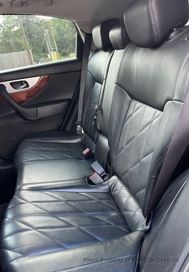2016 INFINITI QX70 RWD 4dr - 23102594 - 14