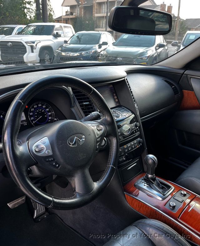 2016 INFINITI QX70 RWD 4dr - 23102594 - 17