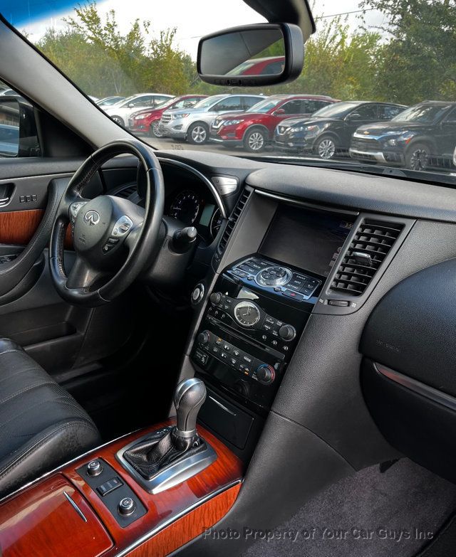 2016 INFINITI QX70 RWD 4dr - 23102594 - 18