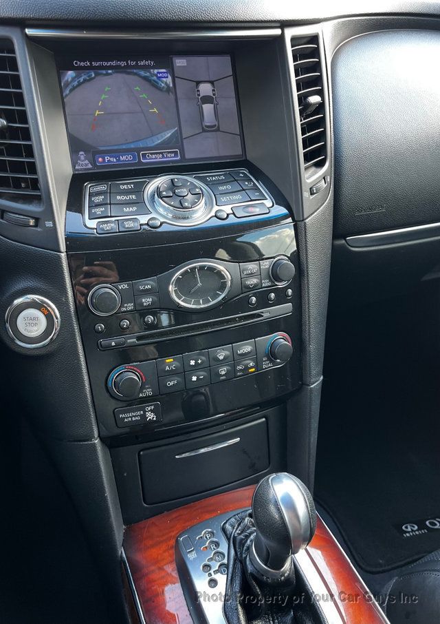 2016 INFINITI QX70 RWD 4dr - 23102594 - 20