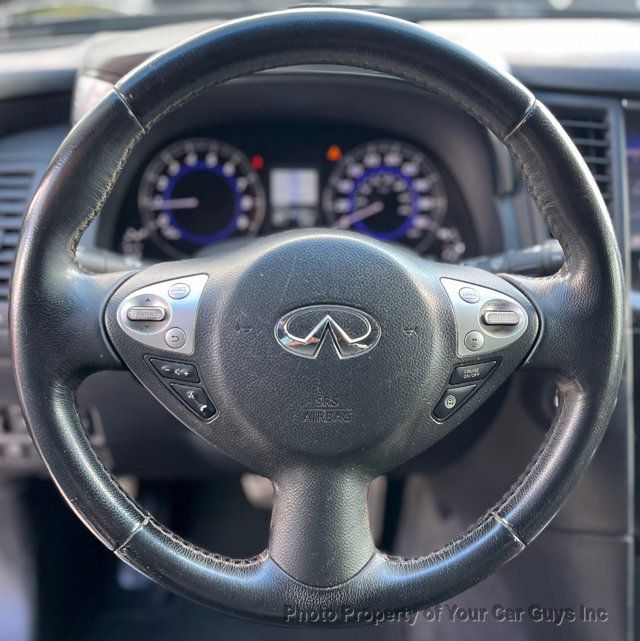 2016 INFINITI QX70 RWD 4dr - 23102594 - 22