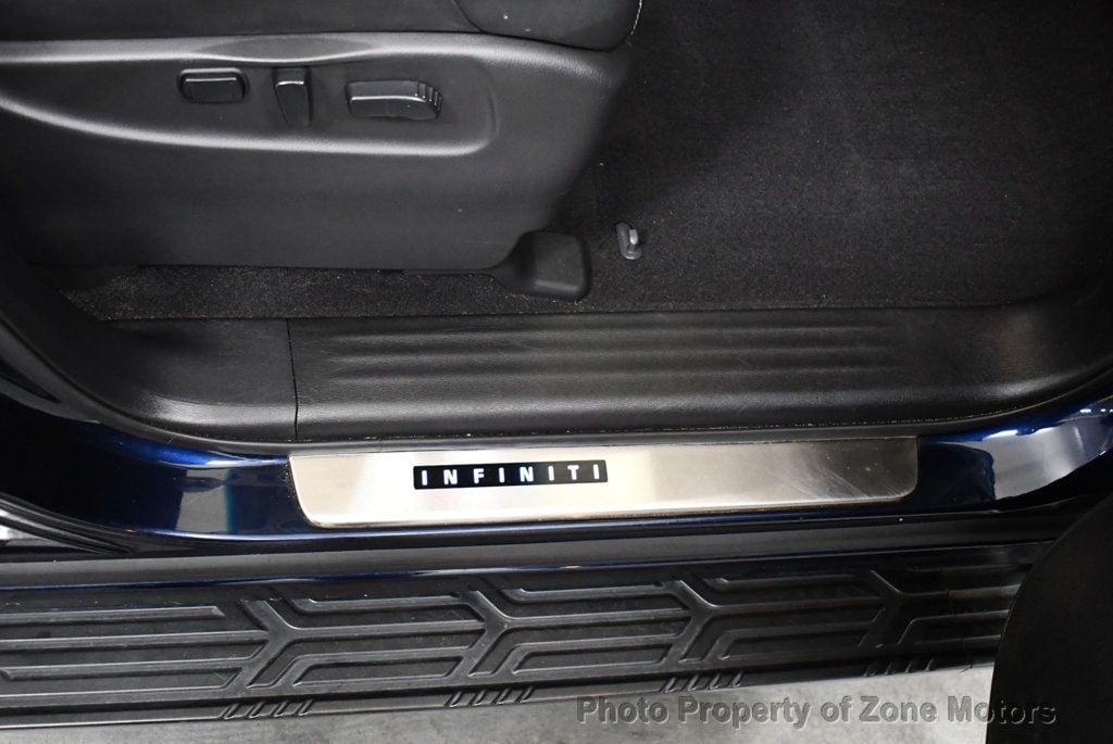 2016 Infiniti QX80 photo 12
