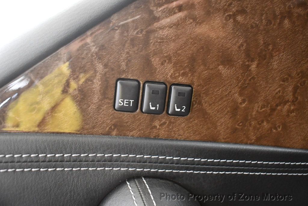 2016 Infiniti QX80 photo 31