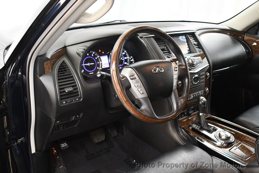 2016 Infiniti QX80 photo 3