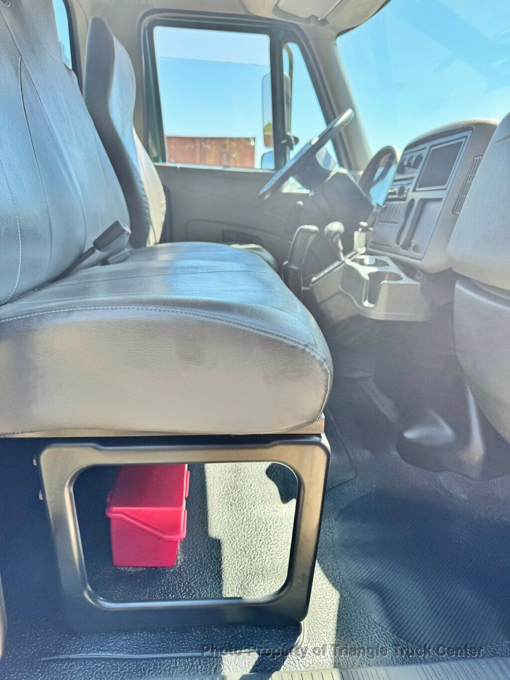 2016 International 4300 JUST 14k MILES! NON CDL! CUMMINS DIESEL HEAVY DUTY LIFT GATE LBS - 23025767 - 34