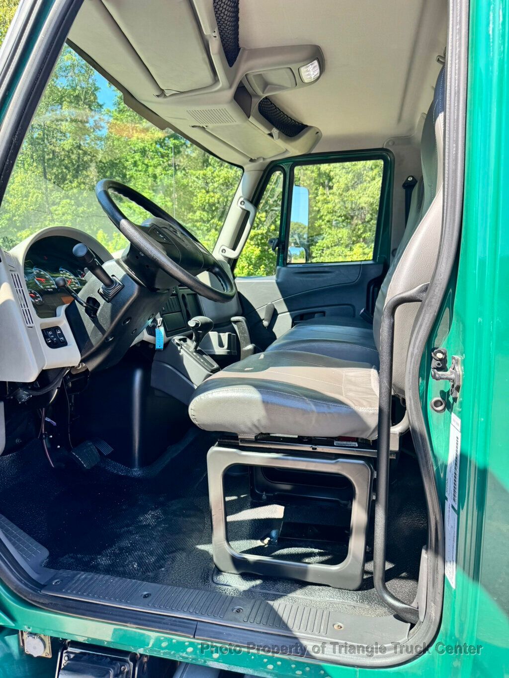 2016 International 4300 JUST 14k MILES! NON CDL! CUMMINS DIESEL HEAVY DUTY LIFT GATE LBS - 23025767 - 43