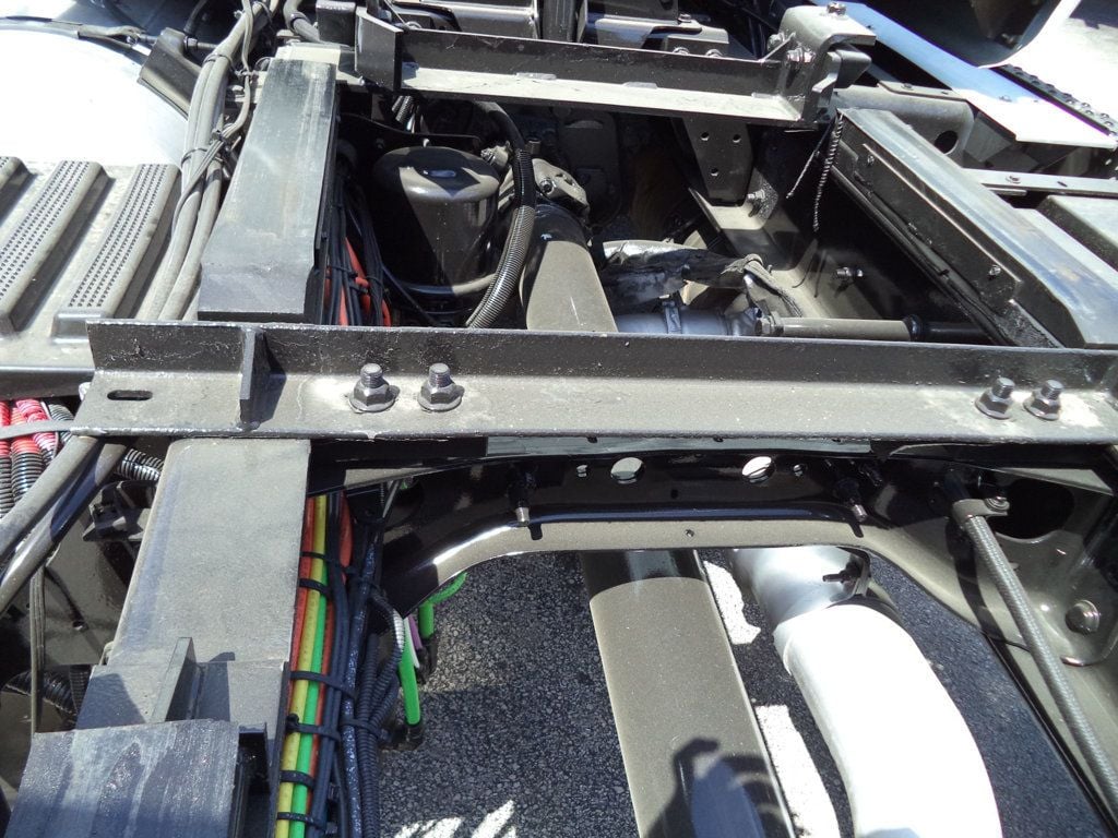 2016 International 7600 w/ JerrDan 28ft Industrial Carrier 15 Ton Tamdem Axle - 23005786 - 24