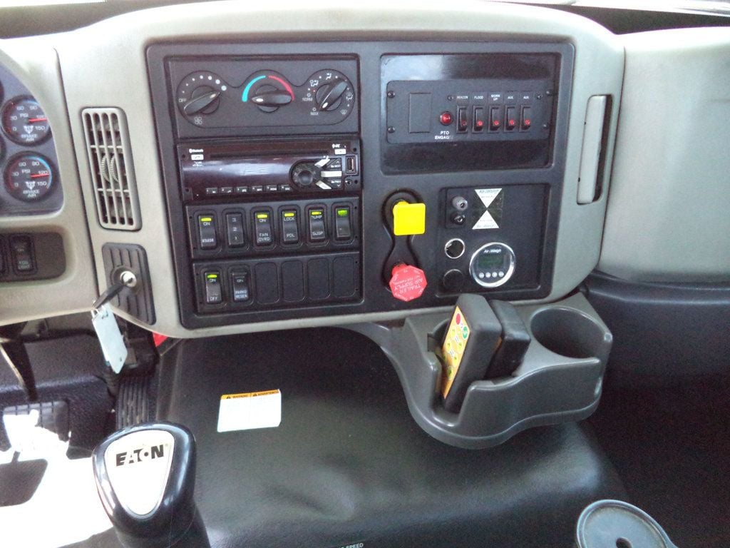 2016 International 7600 w/ JerrDan 28ft Industrial Carrier 15 Ton Tamdem Axle - 23005786 - 44