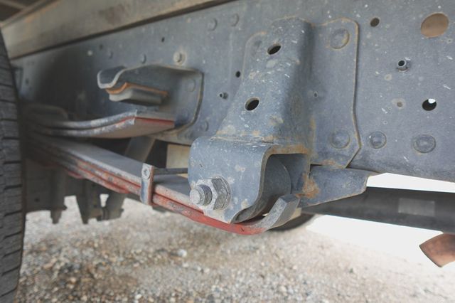 2016 Isuzu NPR (14ft Box with Rail Lift) - 23039393 - 14
