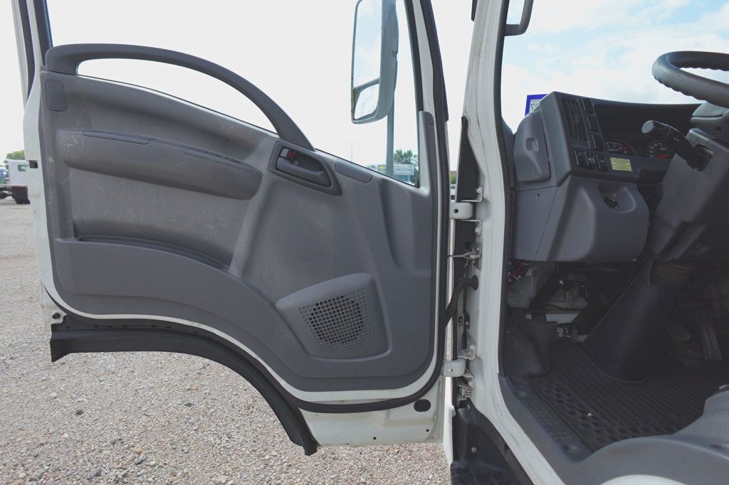 2016 Isuzu NPR (14ft Box with Rail Lift) - 23039393 - 15