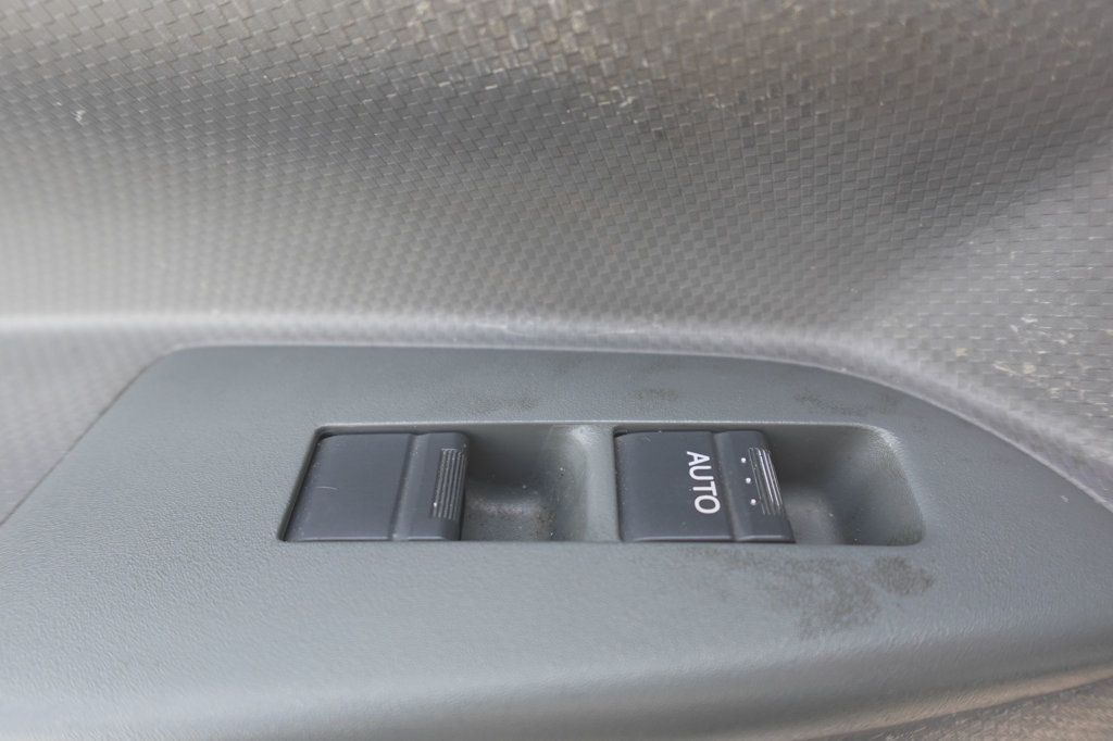 2016 Isuzu NPR (14ft Box with Rail Lift) - 23039393 - 16