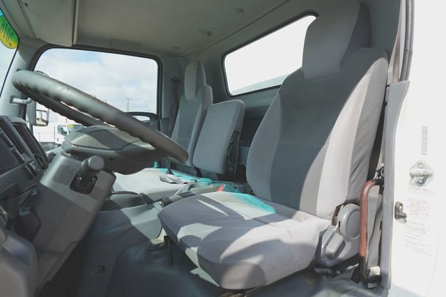 2016 Isuzu NPR (14ft Box with Rail Lift) - 23039393 - 20