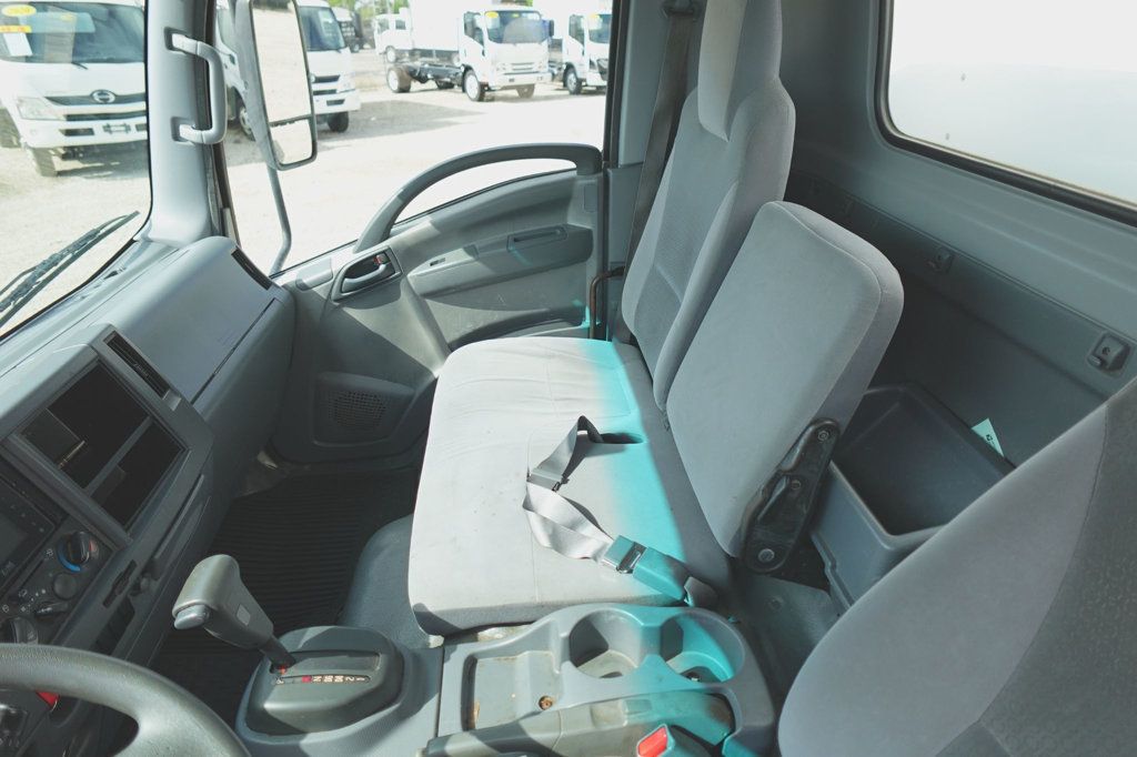 2016 Isuzu NPR (14ft Box with Rail Lift) - 23039393 - 21