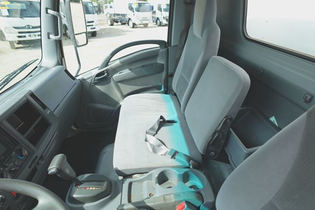 2016 Isuzu NPR (14ft Box with Rail Lift) - 23039393 - 21