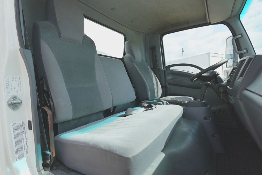 2016 Isuzu NPR (14ft Box with Rail Lift) - 23039393 - 23