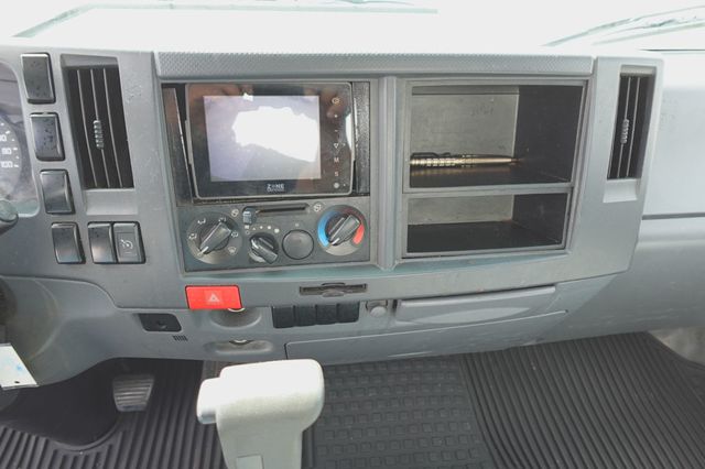 2016 Isuzu NPR (14ft Box with Rail Lift) - 23039393 - 29