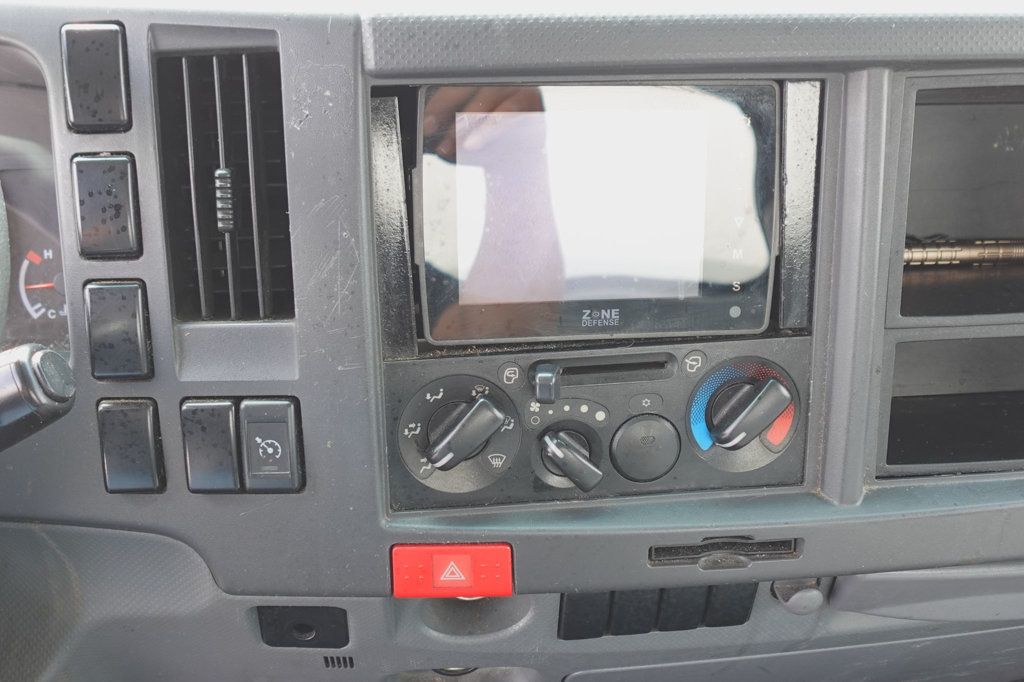 2016 Isuzu NPR (14ft Box with Rail Lift) - 23039393 - 31