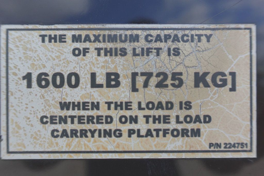 2016 Isuzu NPR (14ft Box with Rail Lift) - 23039393 - 44