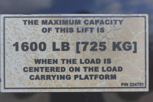 2016 Isuzu NPR (14ft Box with Rail Lift) - 23039393 - 44