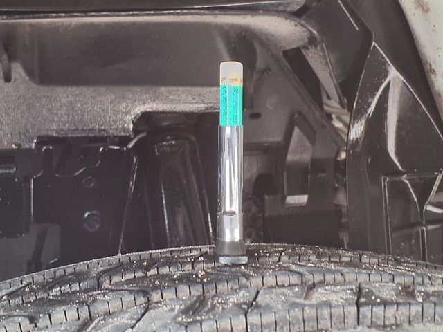 2016 Isuzu NPR 24' Box Truck - 22975088 - 29