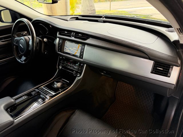 2016 Jaguar XF 35t Prestige RWD Sedan Supercharged - 23025831 - 40