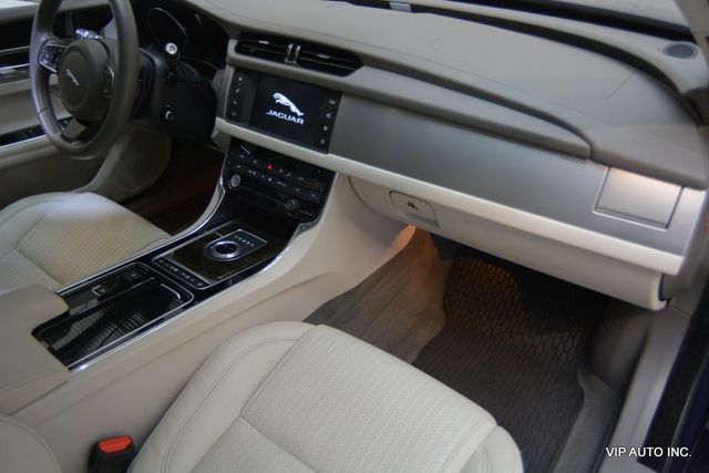 2016 Jaguar XF 4dr Sedan 35t Prestige AWD - 23085115 - 15