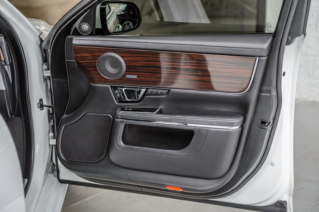 2016 Jaguar XJ XJ L PORTFOLIO - NAV - PANO ROOF - VENTED SEATS - BEAUTIFUL - 22977049 - 57