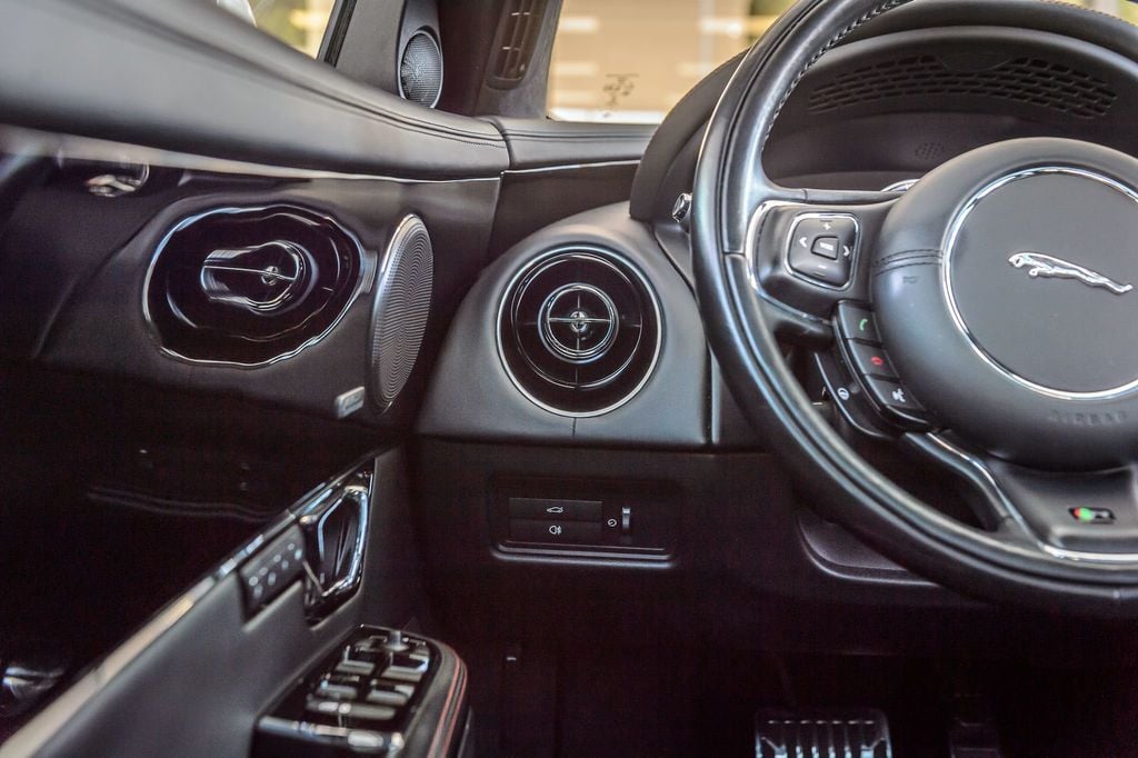 2016 Jaguar XJ XJR-L - SUPER SUPER RARE - SUPERCHARGED V8 PERFORMANCE LUXURY - 22853396 - 27
