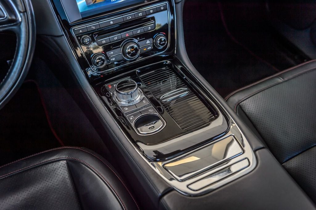 2016 Jaguar XJ XJR-L - SUPER SUPER RARE - SUPERCHARGED V8 PERFORMANCE LUXURY - 22853396 - 32