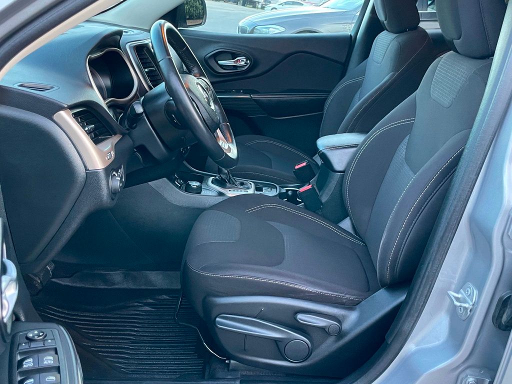 2016 Jeep Cherokee Latitude photo 4