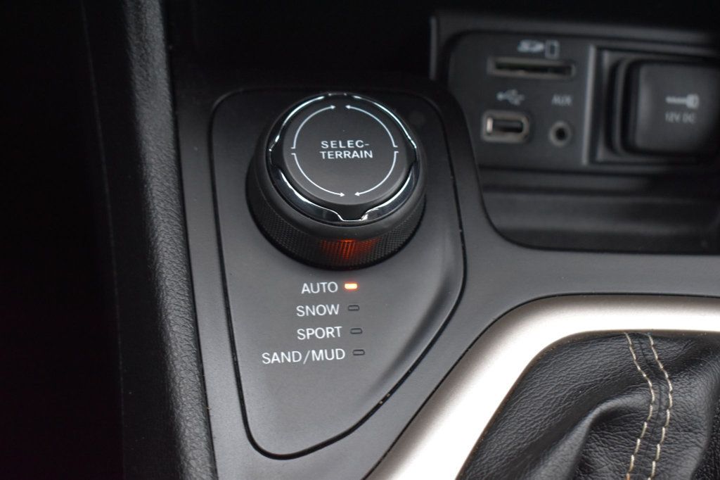 2016 Jeep Cherokee 4WD 4dr Altitude - 22952120 - 32