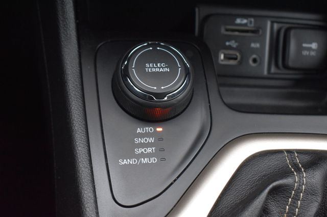 2016 Jeep Cherokee 4WD 4dr Altitude - 22952120 - 32