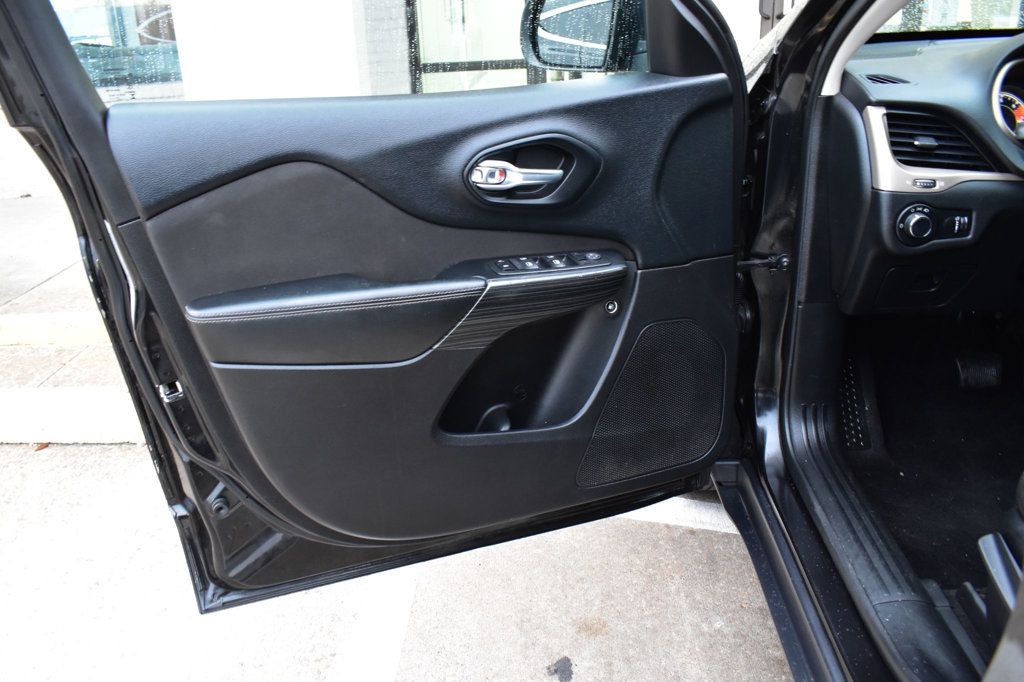 2016 Jeep Cherokee 4WD 4dr Altitude - 22952120 - 35