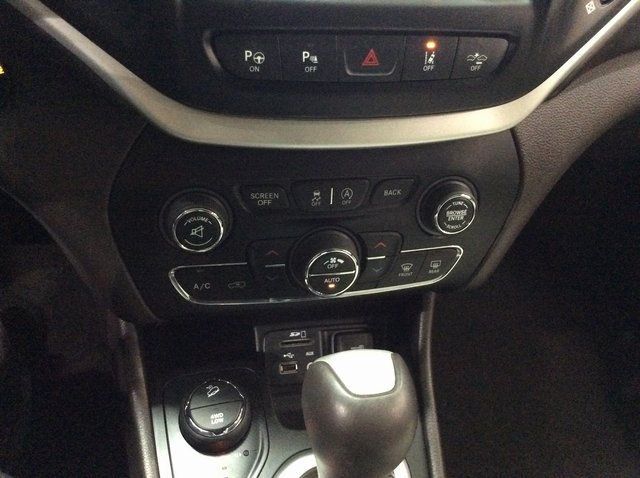 2016 Jeep Cherokee 4WD 4dr Overland - 22884643 - 17