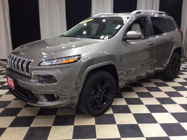 2016 Jeep Cherokee Overland photo 2