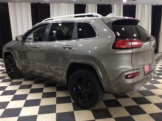 2016 Jeep Cherokee Overland photo 3
