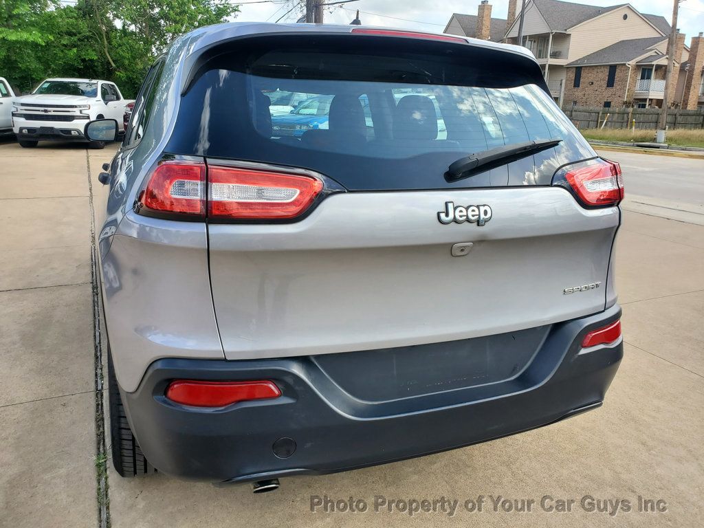 2016 Jeep Cherokee FWD 4dr Altitude - 23013187 - 10