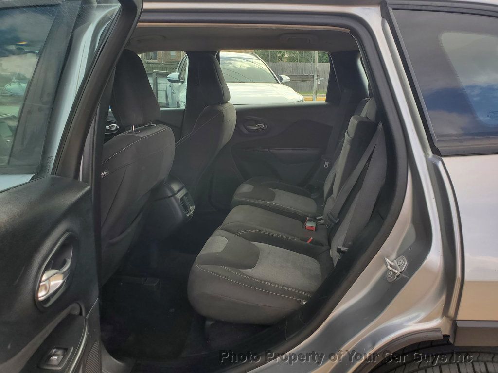 2016 Jeep Cherokee FWD 4dr Altitude - 23013187 - 18