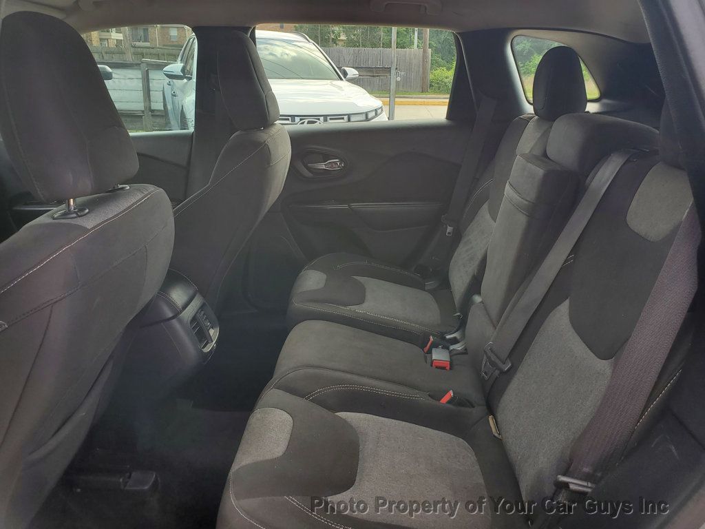 2016 Jeep Cherokee FWD 4dr Altitude - 23013187 - 19