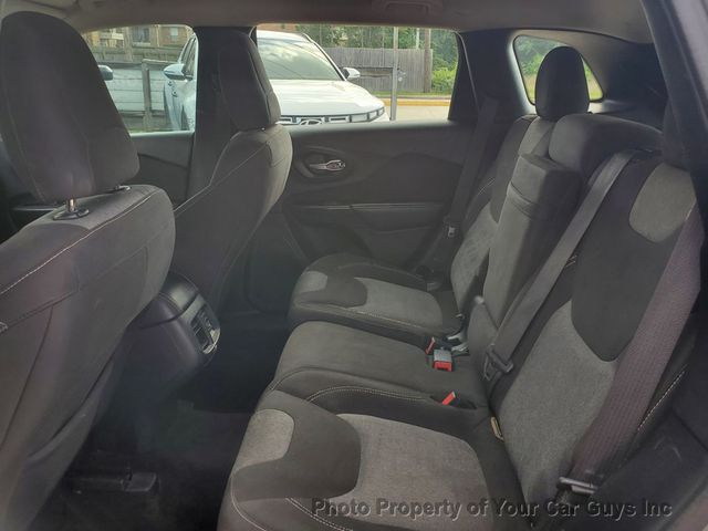 2016 Jeep Cherokee FWD 4dr Altitude - 23013187 - 19
