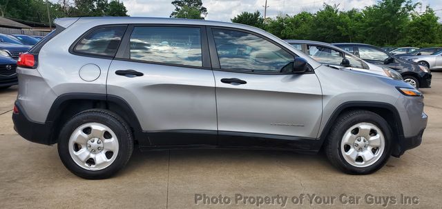 2016 Jeep Cherokee FWD 4dr Altitude - 23013187 - 5
