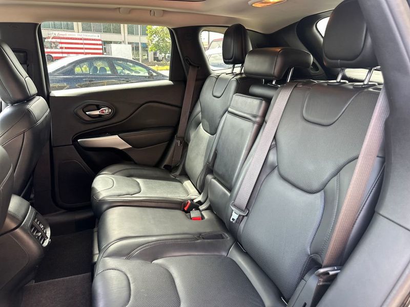 2016 Jeep Cherokee FWD 4dr Overland - 23030825 - 14