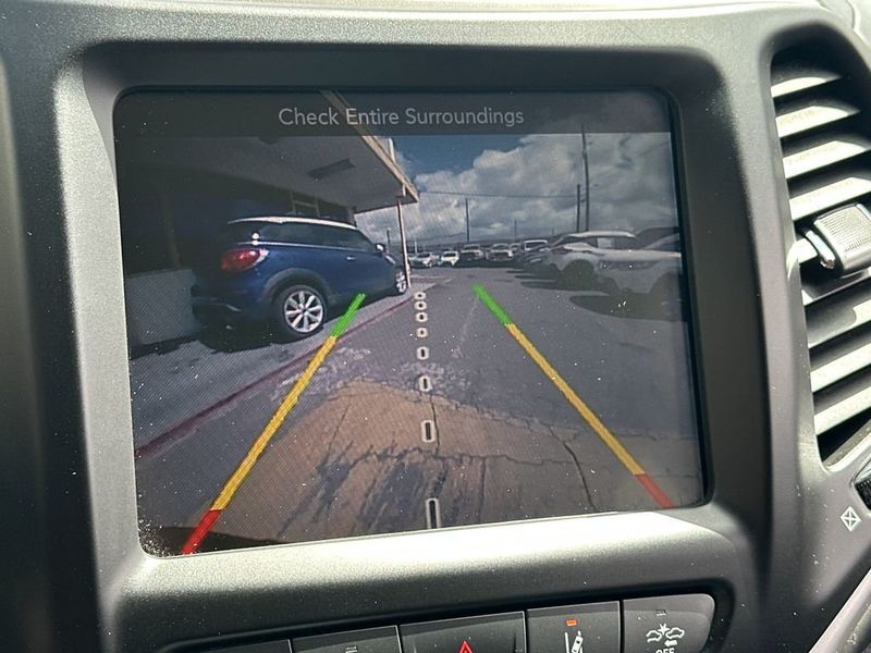 2016 Jeep Cherokee FWD 4dr Overland - 23030825 - 16